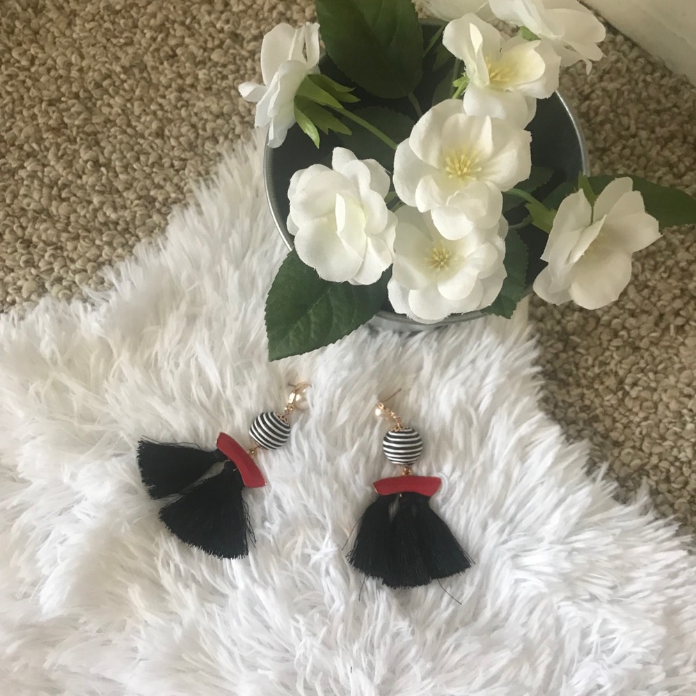 New unbranded Women earrings